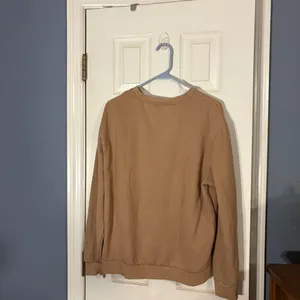 Buc-ee's Leopard Print Graphic Sweatshirt XL and Jogger Lounge pants L Set thumbnail 3