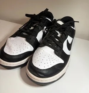 Black and white Nike dunks  thumbnail 1