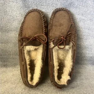 Women’s UGG Dakota Slippers thumbnail 2