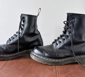 Dr. Martens 1460 Smooth Leather Lace Up Boots Black Women’s Size 7 US thumbnail 1