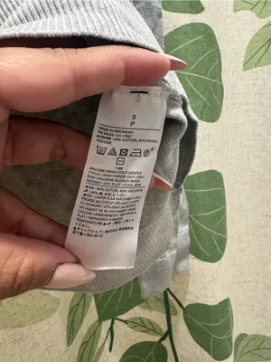 Banana Republic Light Gray Long Sleeve Crewneck Sweater thumbnail 3