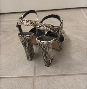 Madden Girl Snakeskin Heels Block thumbnail 3