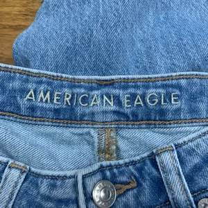 American Eagle Mom Jeans Womens Size 4 Distressed‎ Ripped Frayed Hem Denim Blue thumbnail 6