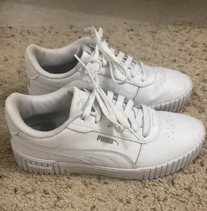 Puma Sneakers Women’s 8.5 thumbnail 1