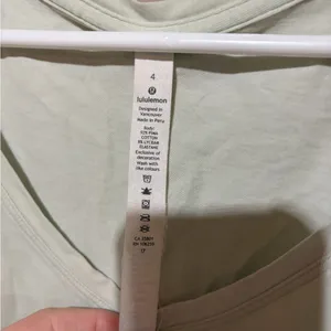 Lululemon T-shirt thumbnail 2