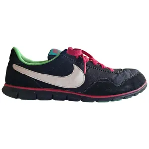 Nike Victoria Black & Neon running shoes size 8 thumbnail 3