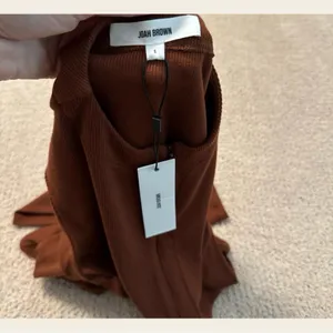 Joah Brown Long Sleeve Invisible Zip, NWT! thumbnail 6