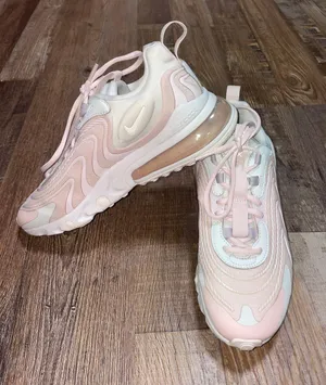 Nike Air Max 270 React Shoes thumbnail 1