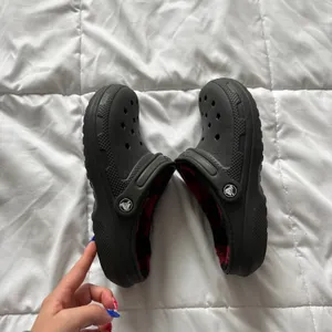 Crocs Classic Lined Clog Black Red Buffalo Plaid Fleece Womens 7 Clogs Winter thumbnail 8