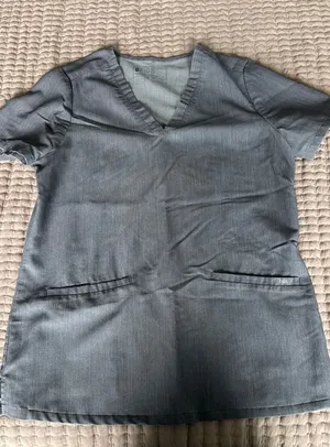 FIGS Scrub Top thumbnail 1