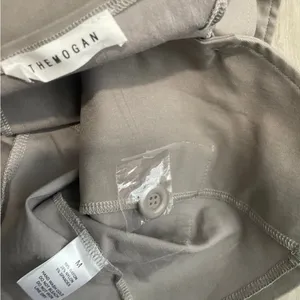 Gray Button thumbnail 3