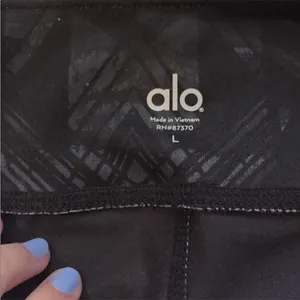 Alo Yoga printed capris leggings thumbnail 4