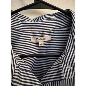 Madewell Straight-Hem Button Up Cropped Shirt in Blue / White Stripe Size Large thumbnail 7