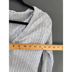 Aeropostale Y2k Grey Ribbed‎ Cable Knit Henley 3/4 Sleeve V-Neck Top Large thumbnail 5