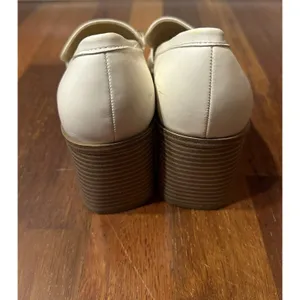 NINE WEST Loafer Chunky Heeled Chain Accent Off-White Shoes Women’s 9M Academia thumbnail 5