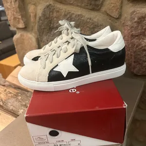 Nature Breeze Monochrome Casual Sneakers Brand NEW!! With box size 6 thumbnail 6