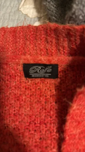 Sweater thumbnail 2
