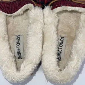 Womens Minnetonka Camp Collar Moc Slipper in Red Autumn Plaid Size 7 Fleece Line thumbnail 4