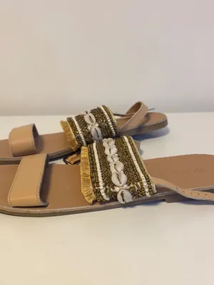 Aldo Beaded Embellished Shell Fringe Leather Flat Sandals Tan Gold Womens Size 9 thumbnail 2