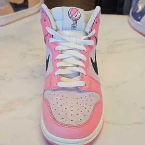 Nike High-Top Sneakers in Pink and Black thumbnail 5
