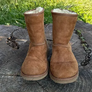 UGG Australia Classic Short suede Boots size 6 thumbnail 2