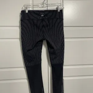 Aloha Island Alo Athletic Leggings Black Patterned Mesh Panels‎ Activewear Workout Pants Med thumbnail 10