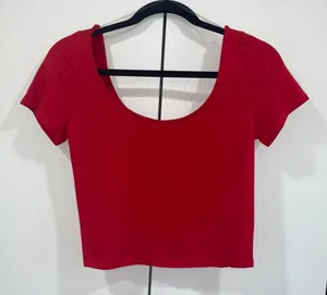 Red crop top Size L thumbnail 1