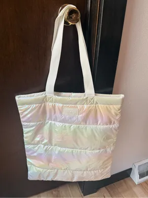 Bath and Body Works Limited Edition VIP Iridescent Puffer thumbnail 3