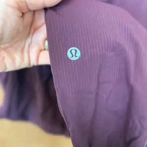Lululemon Lulu Run Cropped log sleeve. 16 inches pit to pit. thumbnail 3