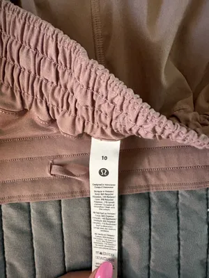 Lululemon 2.5" High-Rise Hotty Hot thumbnail 3