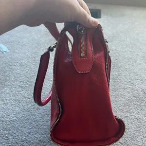 Guess Cherry Red Snake Embossed Satchel Y2K Glam Statement Handbag thumbnail 9