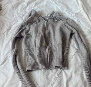 Grey Zip Up Size M thumbnail 2