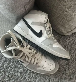 Nike air jordan 1 mid  thumbnail 2