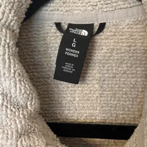 The North Face Women's Light Gray Teddy Fleece Full-Zip Jacket thumbnail 2