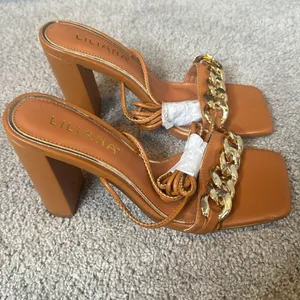 Women’s Liliana Mabel-17 Chunky Gold Tone Chain Lace Up Heel Size 7 NEW thumbnail 4