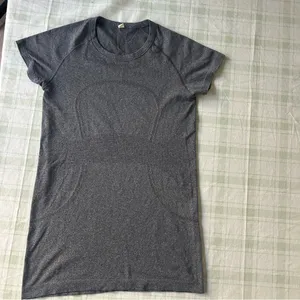 Lululemon Swiftly Gray Women's Athletic Top thumbnail 2