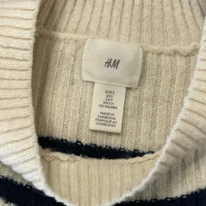 H&M Striped Rib Knit Sweater Coastal Cream Navy Blue Crewneck Small thumbnail 5