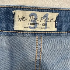 Free People Women's Size 31 Youthquake Crop Flare‎ Jeans Medium Wash thumbnail 6
