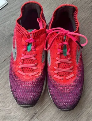 Brooks Levitate 2 Pink Purple Silver Running Shoes Womens Size 9.5 clean thumbnail 1
