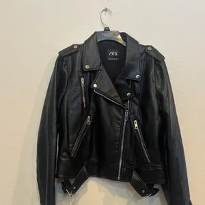 Zara Womens Faux Leather Biker Jacket Black Asymmetrical Zip XL Moto Coat thumbnail 4