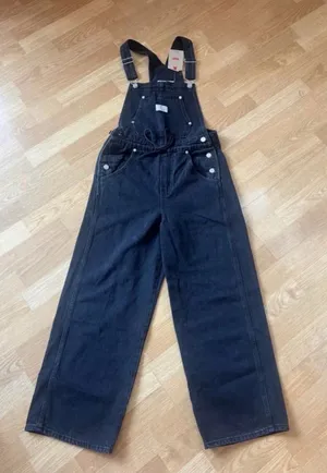 Levi’s Black Denim Wide Leg Apron Front Tie Overalls Medium Womens thumbnail 1