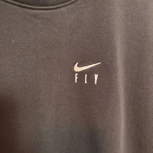 Nike Women’s Sweatshirt Crop Crewneck Fly to Defy‎ Long Sleeve Black Size Small thumbnail 2