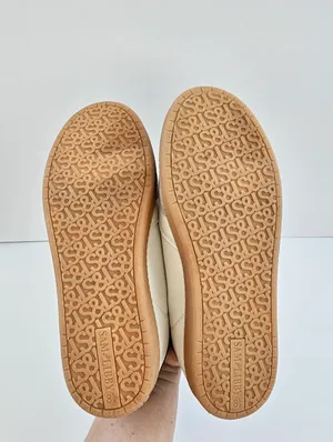 ​Sam & Libby Cream & Taupe Suede Strap Sneakers Sherpa Lined Gum Sole - Women's thumbnail 9