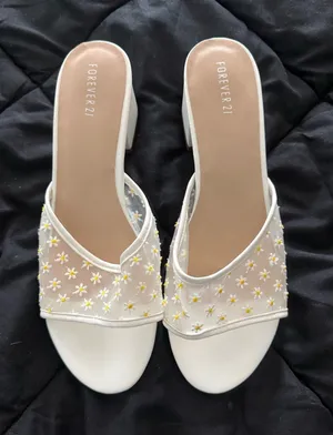 {FOREVER 21} White Daisy Embroidered Block Heel Slide Sandals thumbnail 1