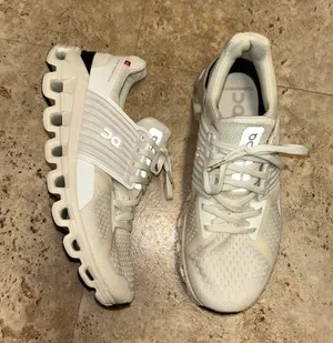 Running Shoes thumbnail 1