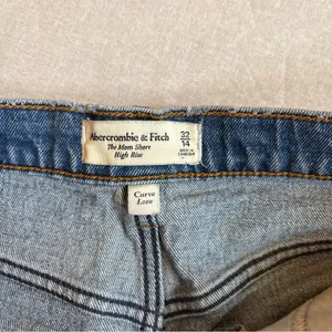 Abercrombie The Mom Short High Rise Denim Shorts thumbnail 3