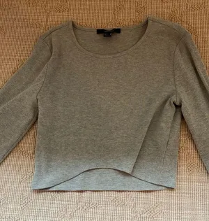 Forever 21 gray long sleeve thumbnail 1