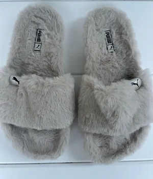 Puma Leadcat Fuzzy Slides, Size 5, EUC thumbnail 1