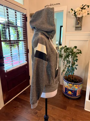 Wildfox RARE NWOT Gray Hooded Sweatshirt with Rainbow & Sun Back Graphic thumbnail 4