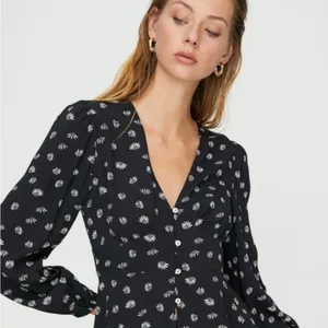 Aritzia‎ Wilfred Daisy Long Sleeve Top thumbnail 1
